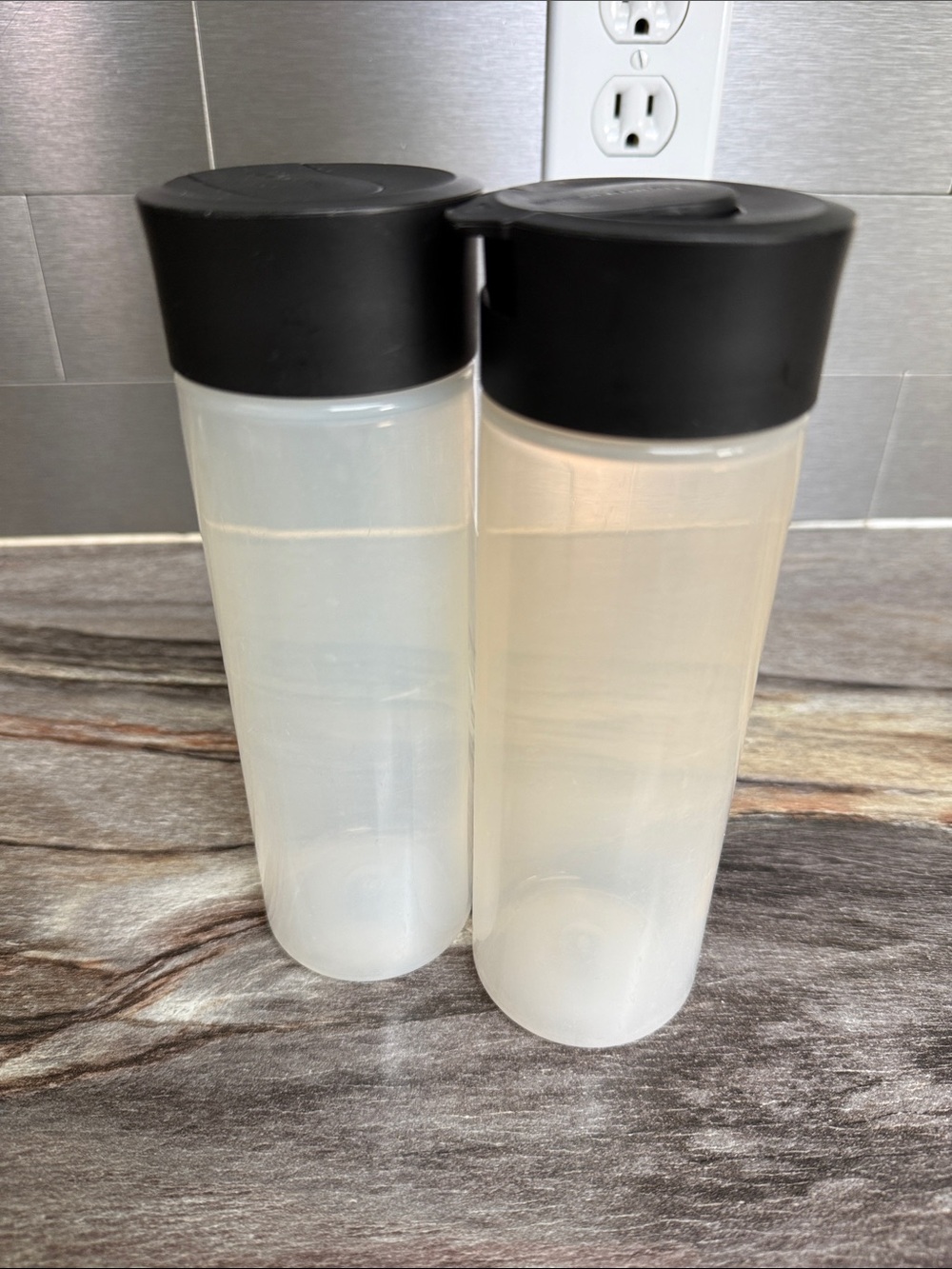 Tupperware Squeeze It,  Set of 2 Plastic Flip-Top Bottles with Black Lids